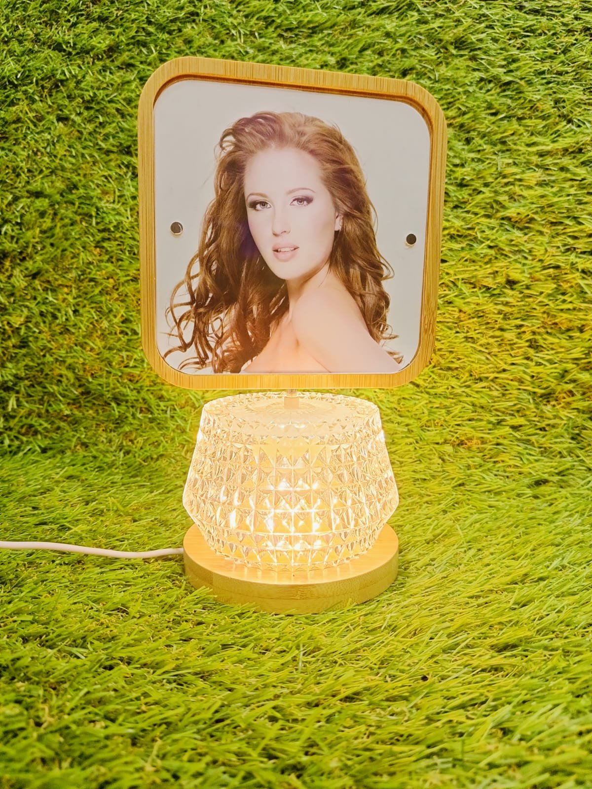 WhatsApp Image 2025-11-16 at 01.37.11_319361e1 مصباح خشبي بصورة مخصصة – خلّد لحظتك المفضلة بأسلوب فاخر - الصورة 1